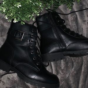 Combat boots